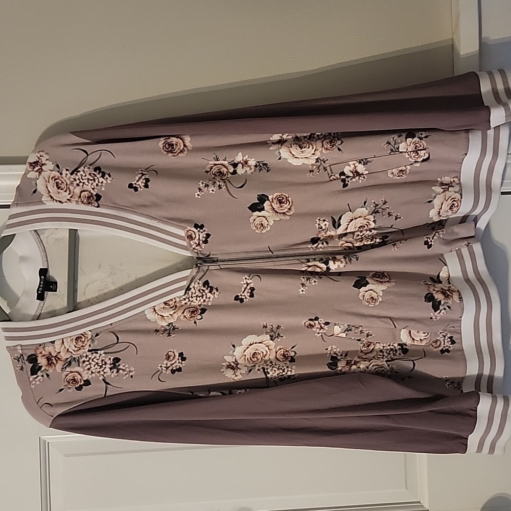 🔥$10 Sale🔥 Torrid plus size 4x zip up jacket